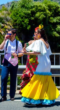 İspanya'da kutsal aktarma Katolik törene katılan Nerja, İspanya - 15 Mayıs, 2018 insan figürü