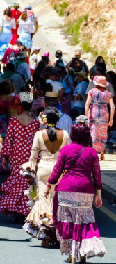 İspanya'da kutsal aktarma Katolik törene katılan Nerja, İspanya - 15 Mayıs, 2018 insan figürü