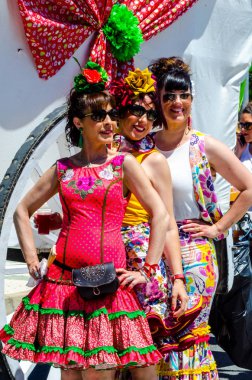 İspanya'da kutsal aktarma Katolik törene katılan Nerja, İspanya - 15 Mayıs, 2018 insan figürü