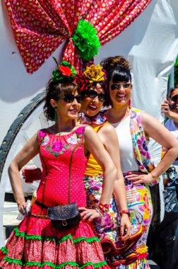 İspanya'da kutsal aktarma Katolik törene katılan Nerja, İspanya - 15 Mayıs, 2018 insan figürü