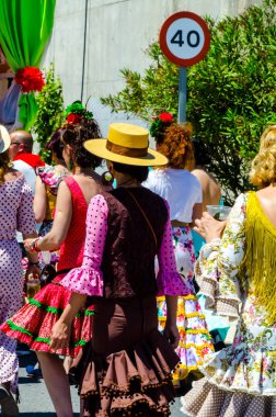 İspanya'da kutsal aktarma Katolik törene katılan Nerja, İspanya - 15 Mayıs, 2018 insan figürü