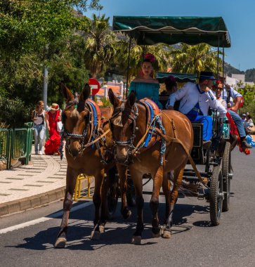 İspanya'da kutsal aktarma Katolik törene katılan Nerja, İspanya - 15 Mayıs, 2018 insan figürü