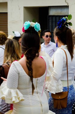 Velez Malaga, İspanya - 19 Mayıs 2018 insanlar kutlamaları nedeniyle İspanya Kutsal şekilde aktarma Katolik törenine katılan