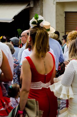 Velez Malaga, İspanya - 19 Mayıs 2018 insanlar kutlamaları nedeniyle İspanya Kutsal şekilde aktarma Katolik törenine katılan