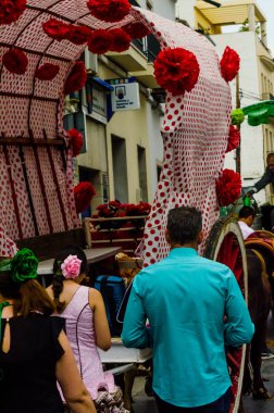 Velez Malaga, İspanya - 19 Mayıs 2018 insanlar kutlamaları nedeniyle İspanya Kutsal şekilde aktarma Katolik törenine katılan