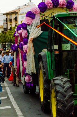 Velez Malaga, İspanya - 19 Mayıs 2018 insanlar kutlamaları nedeniyle İspanya Kutsal şekilde aktarma Katolik törenine katılan