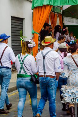 Velez Malaga, İspanya - 19 Mayıs 2018 insanlar kutlamaları nedeniyle İspanya Kutsal şekilde aktarma Katolik törenine katılan