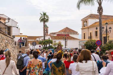 Velez Malaga, İspanya - 19 Mayıs 2018 insanlar kutlamaları nedeniyle İspanya Kutsal şekilde aktarma Katolik törenine katılan