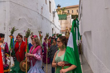 Velez Malaga, İspanya - 19 Mayıs 2018 insanlar kutlamaları nedeniyle İspanya Kutsal şekilde aktarma Katolik törenine katılan