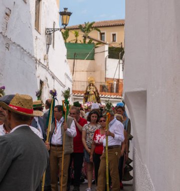 Velez Malaga, İspanya - 19 Mayıs 2018 insanlar kutlamaları nedeniyle İspanya Kutsal şekilde aktarma Katolik törenine katılan