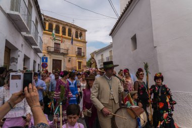 Velez Malaga, İspanya - 19 Mayıs 2018 insanlar kutlamaları nedeniyle İspanya Kutsal şekilde aktarma Katolik törenine katılan