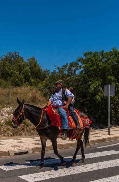 西班牙 Nerja 2018年5月15日 参加西班牙转移神圣人物天主教仪式的人 — 图库照片