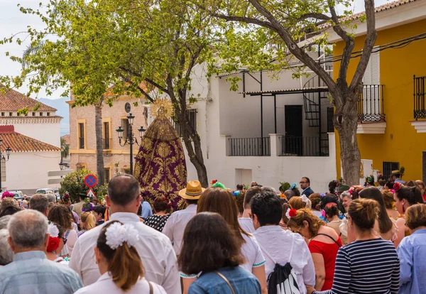 Velez Malaga, İspanya - 19 Mayıs 2018 insanlar kutlamaları nedeniyle İspanya Kutsal şekilde aktarma Katolik törenine katılan