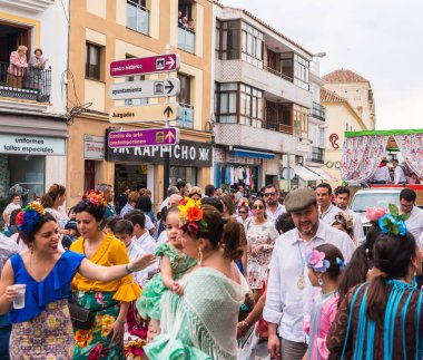 Velez Malaga, İspanya - 19 Mayıs 2018 insanlar kutlamaları nedeniyle İspanya Kutsal şekilde aktarma Katolik törenine katılan