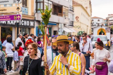 Velez Malaga, İspanya - 19 Mayıs 2018 insanlar kutlamaları nedeniyle İspanya Kutsal şekilde aktarma Katolik törenine katılan