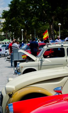 Torre Del Mar, İspanya - 3 Haziran 2018 eski antika arabalar bir sahil kasabası İspanya ziyaret turistler için verilen
