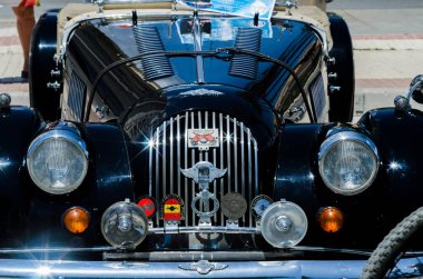 Torre Del Mar, İspanya - 3 Haziran 2018 eski antika arabalar bir sahil kasabası İspanya ziyaret turistler için verilen