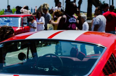 Torre Del Mar, İspanya - 3 Haziran 2018 eski antika arabalar bir sahil kasabası İspanya ziyaret turistler için verilen