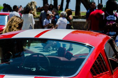 Torre Del Mar, İspanya - 3 Haziran 2018 eski antika arabalar bir sahil kasabası İspanya ziyaret turistler için verilen