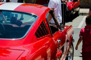 Torre Del Mar, İspanya - 3 Haziran 2018 eski antika arabalar bir sahil kasabası İspanya ziyaret turistler için verilen