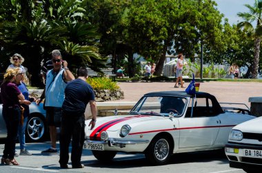 Torre Del Mar, İspanya - 3 Haziran 2018 eski antika arabalar bir sahil kasabası İspanya ziyaret turistler için verilen