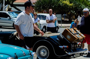 Torre Del Mar, İspanya - 3 Haziran 2018 eski antika arabalar bir sahil kasabası İspanya ziyaret turistler için verilen