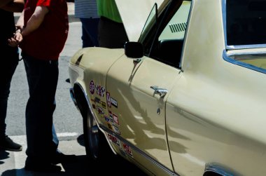 Torre Del Mar, İspanya - 3 Haziran 2018 eski antika arabalar bir sahil kasabası İspanya ziyaret turistler için verilen