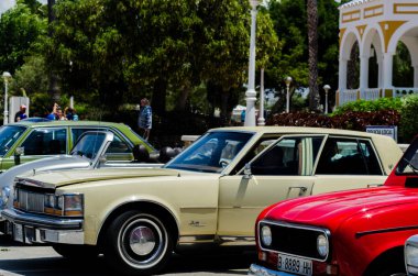 Torre Del Mar, İspanya - 3 Haziran 2018 eski antika arabalar bir sahil kasabası İspanya ziyaret turistler için verilen