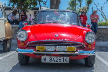 Torre Del Mar, İspanya - 3 Haziran 2018 eski antika arabalar bir sahil kasabası İspanya ziyaret turistler için verilen