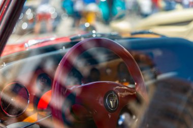 Torre Del Mar, İspanya - 3 Haziran 2018 eski antika arabalar bir sahil kasabası İspanya ziyaret turistler için verilen