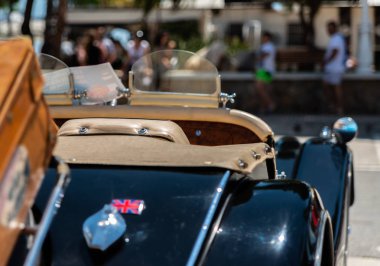 Torre Del Mar, İspanya - 3 Haziran 2018 eski antika arabalar bir sahil kasabası İspanya ziyaret turistler için verilen