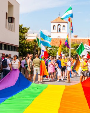 Torremolinos, İspanya - 2 Haziran 2018 Lgbt Mart eşitlik ve hoşgörü Andalucia bir kıyı kasabasında tanıtımı