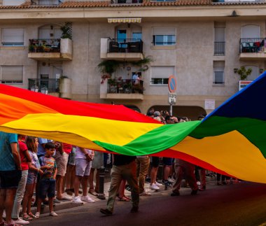 Torremolinos, İspanya - 2 Haziran 2018 Lgbt Mart eşitlik ve hoşgörü Andalucia bir kıyı kasabasında tanıtımı