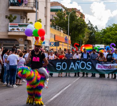 Torremolinos, İspanya - 2 Haziran 2018 Lgbt Mart eşitlik ve hoşgörü Andalucia bir kıyı kasabasında tanıtımı
