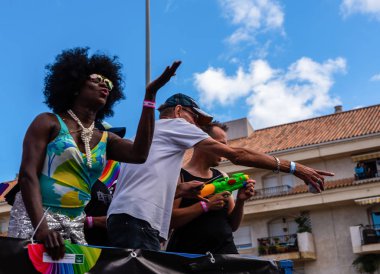 Torremolinos, İspanya - 2 Haziran 2018 Lgbt Mart eşitlik ve hoşgörü Andalucia bir kıyı kasabasında tanıtımı