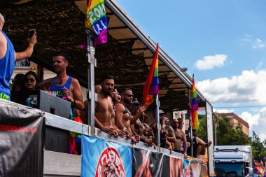 Torremolinos, İspanya - 2 Haziran 2018 Lgbt Mart eşitlik ve hoşgörü Andalucia bir kıyı kasabasında tanıtımı