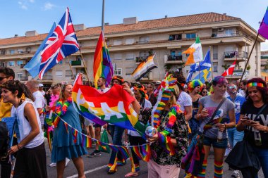 Torremolinos, İspanya - 2 Haziran 2018 Lgbt Mart eşitlik ve hoşgörü Andalucia bir kıyı kasabasında tanıtımı