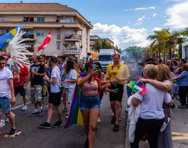 Torremolinos, İspanya - 2 Haziran 2018 Lgbt Mart eşitlik ve hoşgörü Andalucia bir kıyı kasabasında tanıtımı