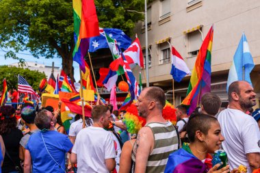 Torremolinos, İspanya - 2 Haziran 2018 Lgbt Mart eşitlik ve hoşgörü Andalucia bir kıyı kasabasında tanıtımı