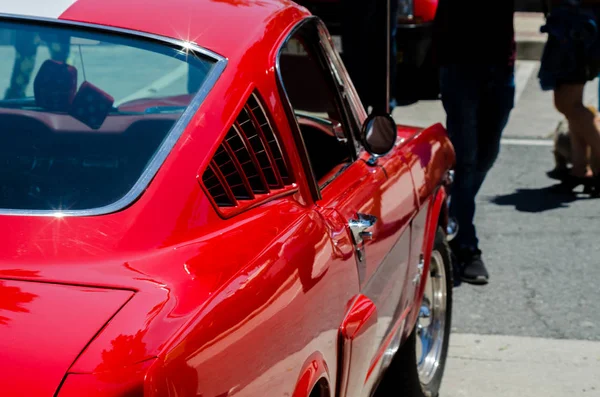 Torre Del Mar, İspanya - 3 Haziran 2018 eski antika arabalar bir sahil kasabası İspanya ziyaret turistler için verilen