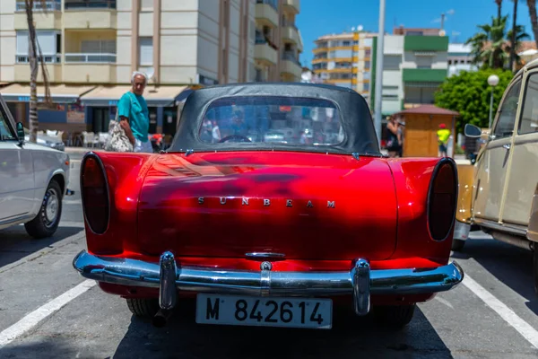 Torre Del Mar, İspanya - 3 Haziran 2018 eski antika arabalar bir sahil kasabası İspanya ziyaret turistler için verilen