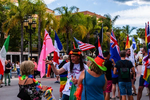 Torremolinos, İspanya - 2 Haziran 2018 Lgbt Mart eşitlik ve hoşgörü Andalucia bir kıyı kasabasında tanıtımı
