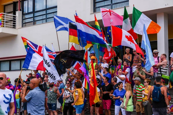 Torremolinos, İspanya - 2 Haziran 2018 Lgbt Mart eşitlik ve hoşgörü Andalucia bir kıyı kasabasında tanıtımı