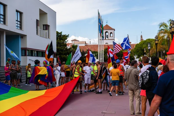Torremolinos, İspanya - 2 Haziran 2018 Lgbt Mart eşitlik ve hoşgörü Andalucia bir kıyı kasabasında tanıtımı