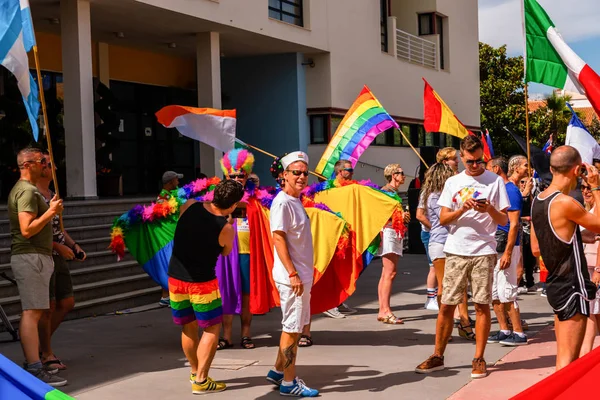 Torremolinos, İspanya - 2 Haziran 2018 Lgbt Mart eşitlik ve hoşgörü Andalucia bir kıyı kasabasında tanıtımı