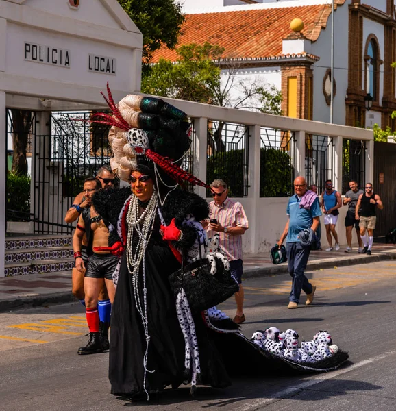 Torremolinos, İspanya - 2 Haziran 2018 Lgbt Mart eşitlik ve hoşgörü Andalucia bir kıyı kasabasında tanıtımı