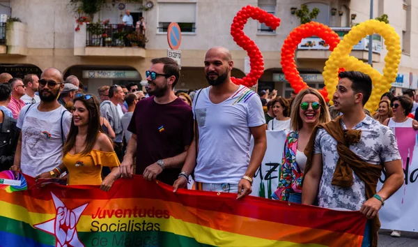 Torremolinos, İspanya - 2 Haziran 2018 Lgbt Mart eşitlik ve hoşgörü Andalucia bir kıyı kasabasında tanıtımı