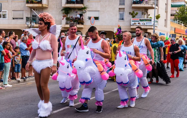 Torremolinos, İspanya - 2 Haziran 2018 Lgbt Mart eşitlik ve hoşgörü Andalucia bir kıyı kasabasında tanıtımı