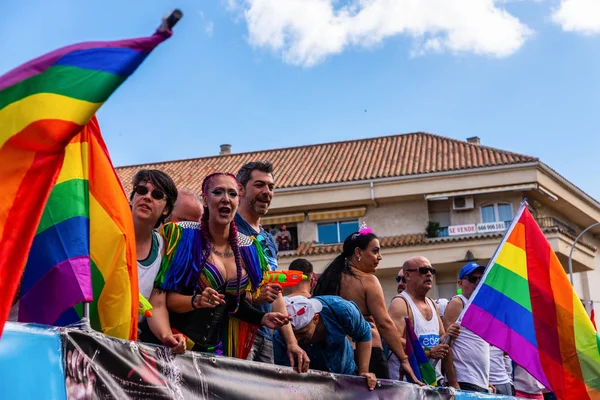 Torremolinos, İspanya - 2 Haziran 2018 Lgbt Mart eşitlik ve hoşgörü Andalucia bir kıyı kasabasında tanıtımı