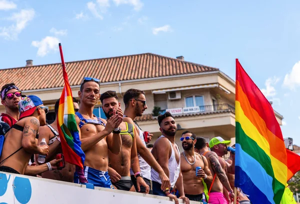 Torremolinos, İspanya - 2 Haziran 2018 Lgbt Mart eşitlik ve hoşgörü Andalucia bir kıyı kasabasında tanıtımı